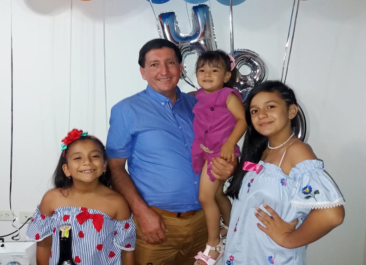 El Cumpleañero Libardo Cerón junto a Isabella Cárdenas Cerón, Gabriela Cárdenas Cerón y Sofía Cerón.